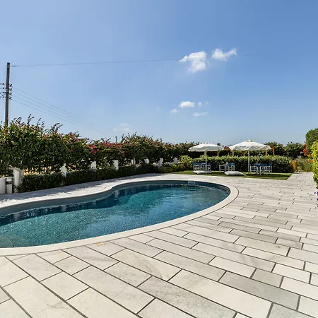 Ikaros & 4* Naxos City