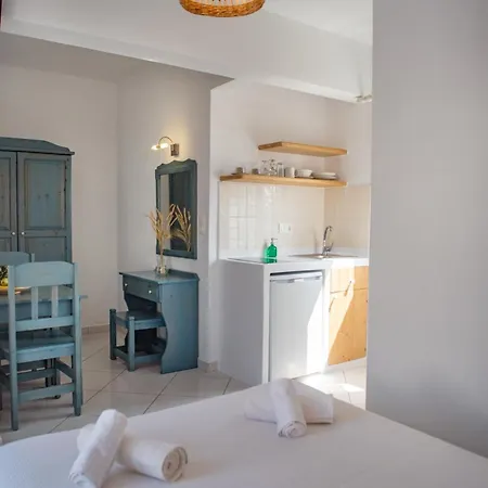 Ikaros & 3* Naxos City