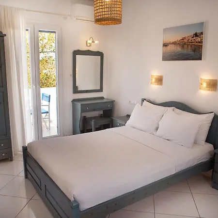 アパートホテル Ikaros & Naxos City