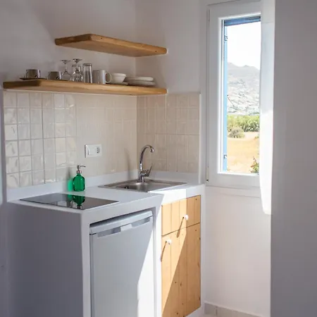 Ikaros & 3* Naxos City