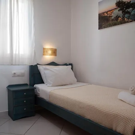 Ikaros & アパートホテル 4*