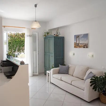 Ikaros & 3* Naxos City