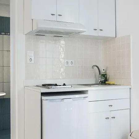 アパートホテル Ikaros & Naxos City