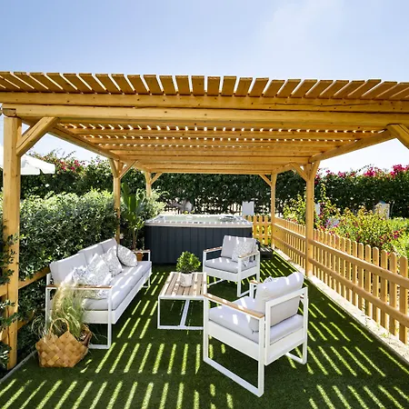 Ikaros & アパートホテル Naxos City