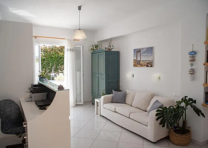 Ikaros & 4* Naxos City